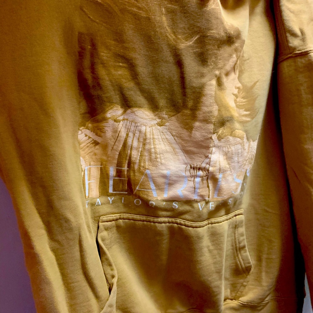 Taylor Swift Fearless Re-recording sweatshirt sz M